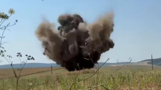 VIDEO | Dronă cu încărcătură explozivă, detonată în zona comunei Luncaviţa din judeţul Tulcea