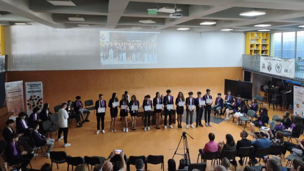 Final de clasa a VIII-a cu întreaga clasă premiantă la Colegiul Național „Dr. Ioan Meșotă”