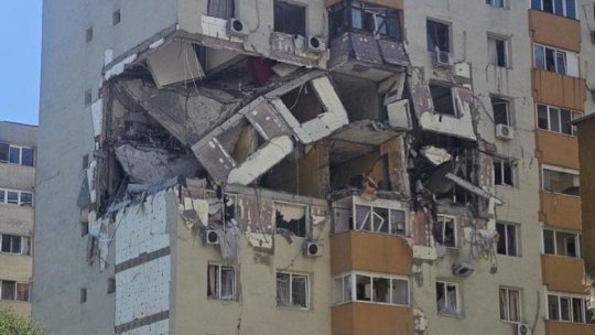 Nouă luni de la explozia din Rahova, imobilul e în continuare în pericol de prăbuşire