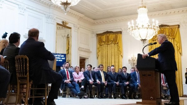 Donald Trump vrea să elimine votul prin corespondenţă