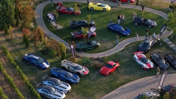 Transfăgărășanul se transformă luni, 20 iulie, în pistă privată pentru unele dintre cele mai rare automobile din lume