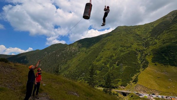 Un grup de turişti a rămas blocat în telecabina care face legătura între Bâlea Cascadă şi Bâlea Lac