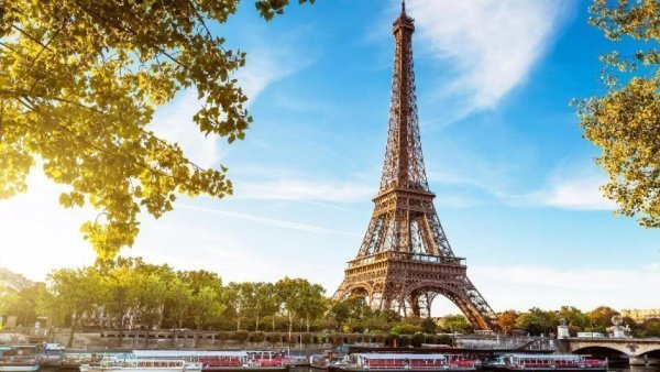 Atac cu armă albă la Paris