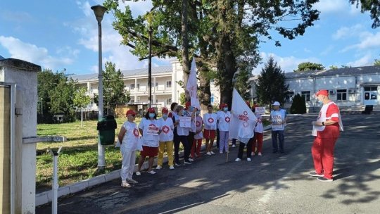 Membrii Federaţiei Sanitas protestează faţă de proiectul legii salarizării