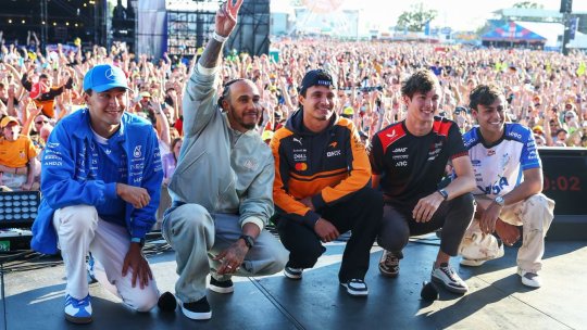 Piloţii de Formula 1 vor conduce 22 de mini-maşini Lego înaintea Marelui Premiu al Marii Britanii