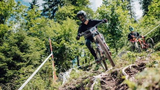 Downhill: Echipamentul face diferența pe trasee