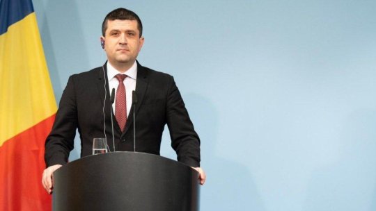 Ministrul Apărării: România nu se mai mulţumeşte doar să cumpere tehnologie militară