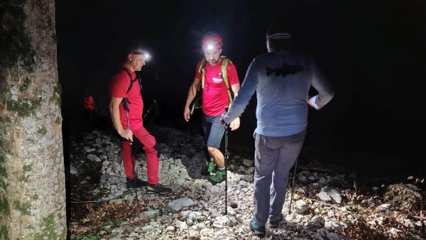 Turist salvat după ce a căzut 10 metri pe un traseu din Piatra Craiului