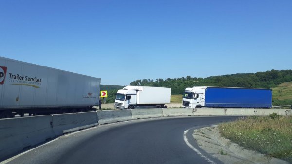 Economia României îşi reduce consumul, dar nu reuşeşte să reducă şi dependenţa de importuri