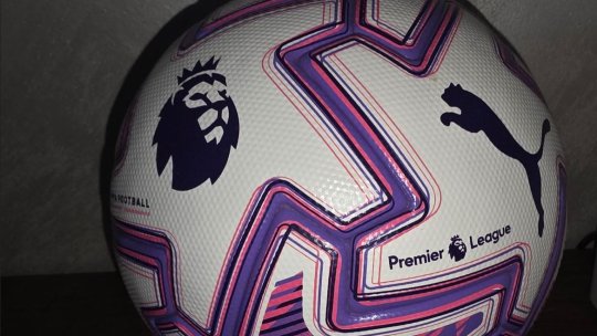 Înregistrările audio ale conversaţiilor de pe teren dintre arbitrii din Premier League şi jucători vor putea fi auzite în timpul transmisiunilor în direct