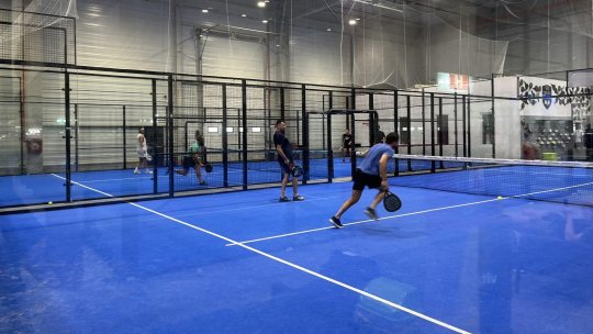 Hocheiștii de la Corona Brașov, teambuilding la padel
