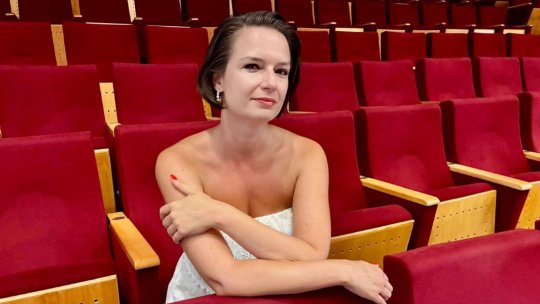 Cum se transformă poezia prin vocea unui actor? Interviu cu actrița Simona Pop