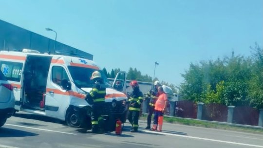 Accident pe Calea Feldioarei în care a fost implicată o ambulanță aflată în misiune