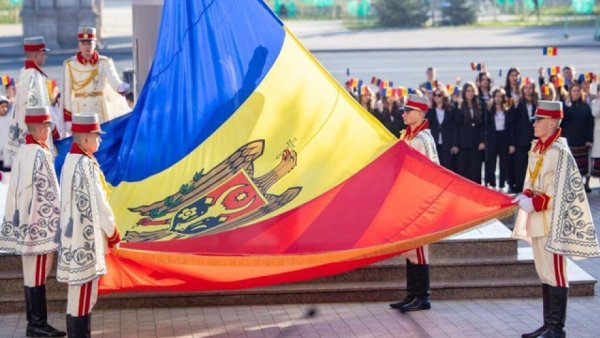 Parada militară organizată în Piaţa Marii Adunări Naţionale de la Chişinău