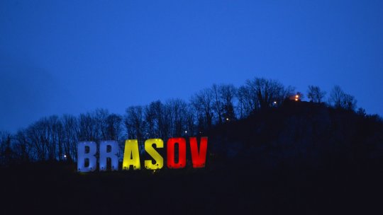 Literele de pe Tâmpa și clădirea Primăriei vor fi iluminate în culorile drapelului României
