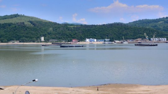 Barje scufundate în Dunăre pentru protejarea Centralei Nucleare Cernavodă