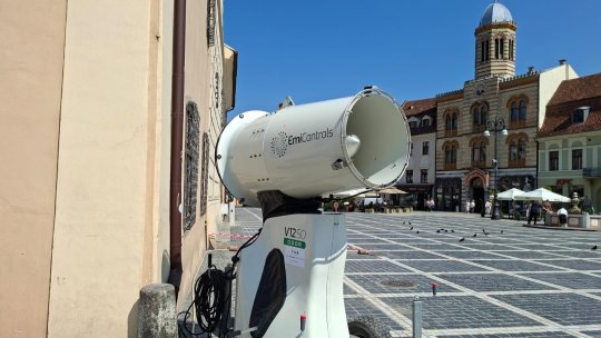 Tun de zăpadă amplasat în Piața Sfatului pentru zilele caniculare