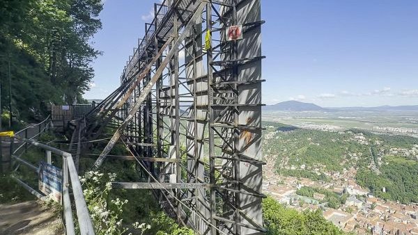 O firmă din Brașov va reface platforma Belvedere de pe Tâmpa