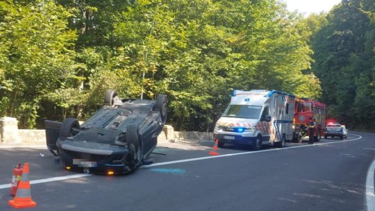 Autoturism răsturnat între Brașov și Poiana Brașov