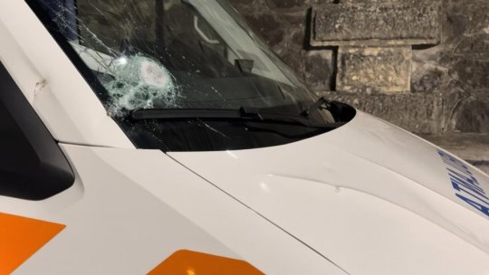 Ambulanță din Cluj, atacată cu bâte, topoare și pietre