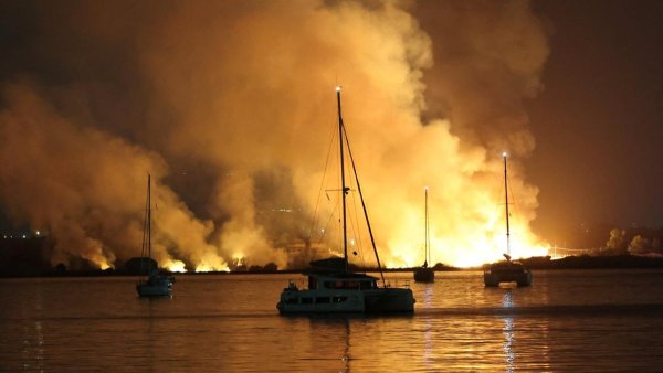 Incendiile continuă în Italia şi mai ales în insula Sicilia