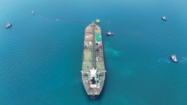 Cotaţia barilului de petrol Brent din Marea Nordului a depăşit pragul de 100 de dolari