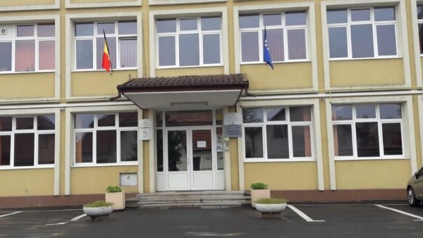 Începe înscrierea la concursul pentru funcțiile vacante de director și director ajunct