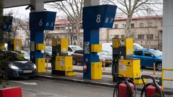 Preţul unui litru de benzină standard a ajuns la 9 lei şi 91 de bani