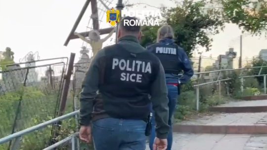 Percheziții la capelă