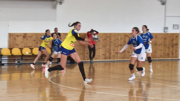 Handbal feminin: Corona Brașov a câștigat partida cu HC Harghita
