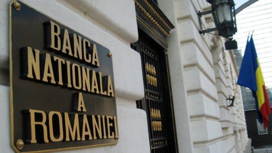 Moneda naţională s-a depreciat semnificativ în raport cu principalele valute