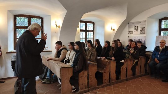 Elevi și profesori din Ucraina, în vizită la Prima Școală Românească