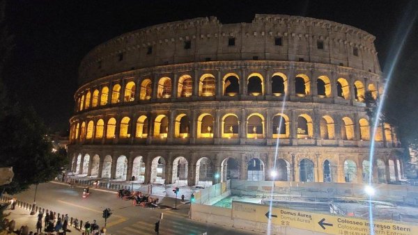 Guvernul de la Roma a aprobat limitarea numărului de elevi străini în clase şi interzicerea purtării vălului pe faţă