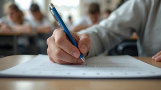 Profesor de religie, acuzat că a bruscat un elev. Anchetă disciplinară la nivelul ISJ Brașov