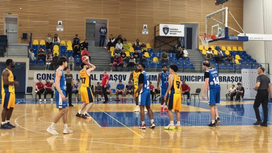 Baschet masculin: Corona Brașov a debutat cu victorie în dubla cu Steaua București din Cupa României