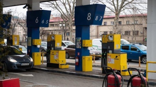 Benzina standard continuă să se vândă la un preţ mediu de peste 10 lei pe litru