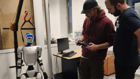 Robot umanoid cumpărat de Universitatea Transilvania | VIDEO