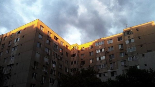 În România, mai bine de jumătate dintre tineri trăiesc în "locuințe supraaglomerate"
