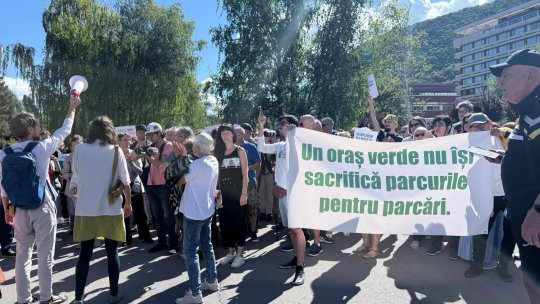 Peste 1.000 de oameni au protestat împotriva proiectului parcării subterane din Parcul Central