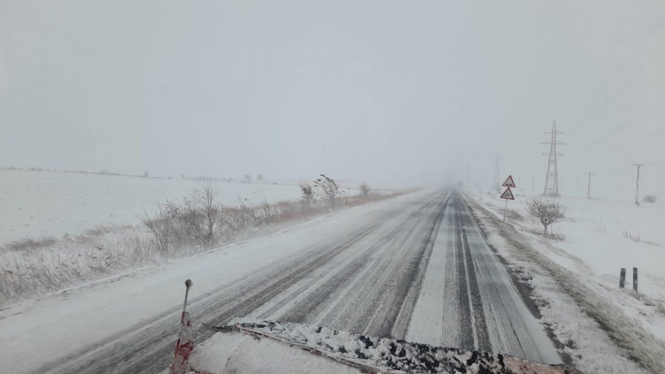 Revin ninsorile și viscolul mai ales în partea de sud-est a României ...