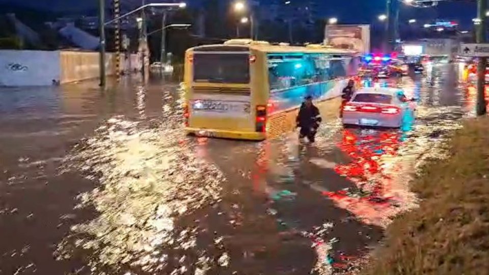 Inundații în mai multe cartiere ale Brașovului! | VIDEO+FOTO