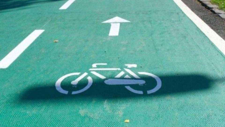 Marcaje pentru piste de biciclete pe benzile de autobuz