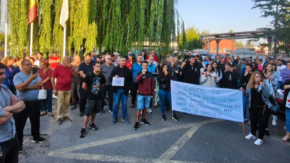 Angajații Carfil protestează din nou