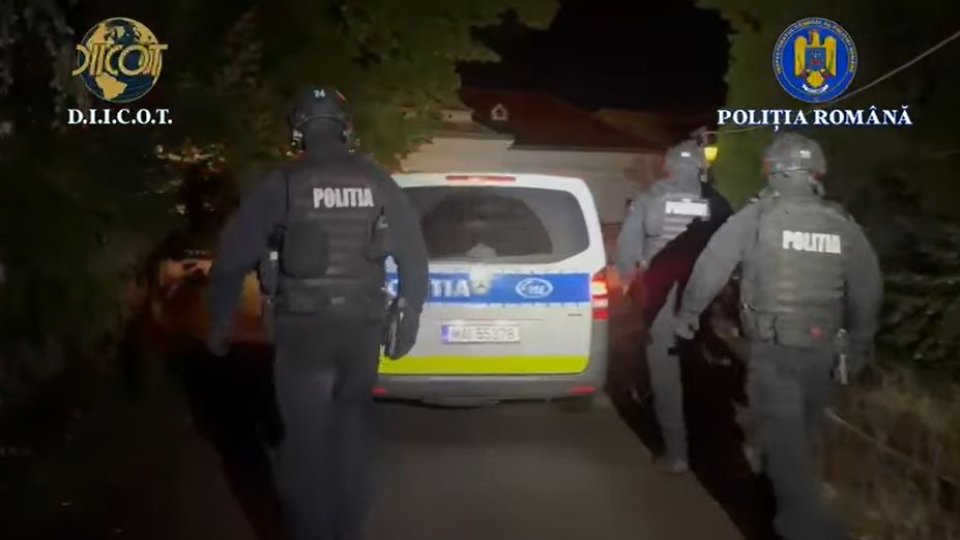 VIDEO Percheziții în Brașov, la persoane bănuite de falsificare de acte