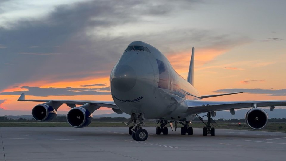 Un Boeing 747 a aterizat în premieră pe pista Aeroportului din Brașov | VIDEO