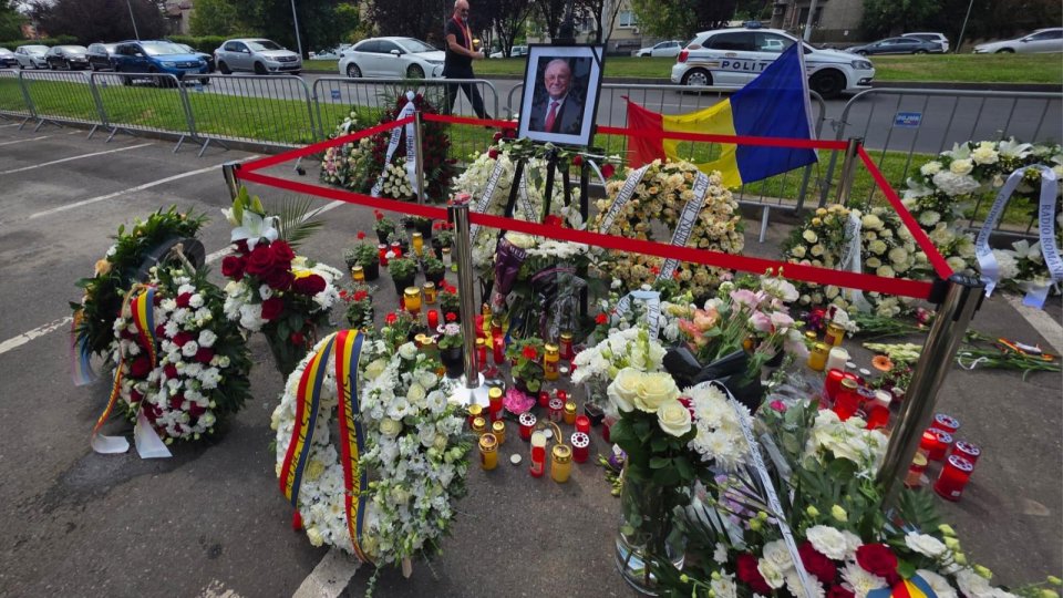 Fostul președinte Ion Iliescu, comemorat de oficiali și cetățeni