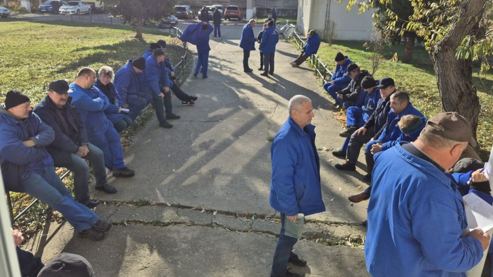 Continuă protestul angajaților de la Fabrica de Pulberi Făgăraș