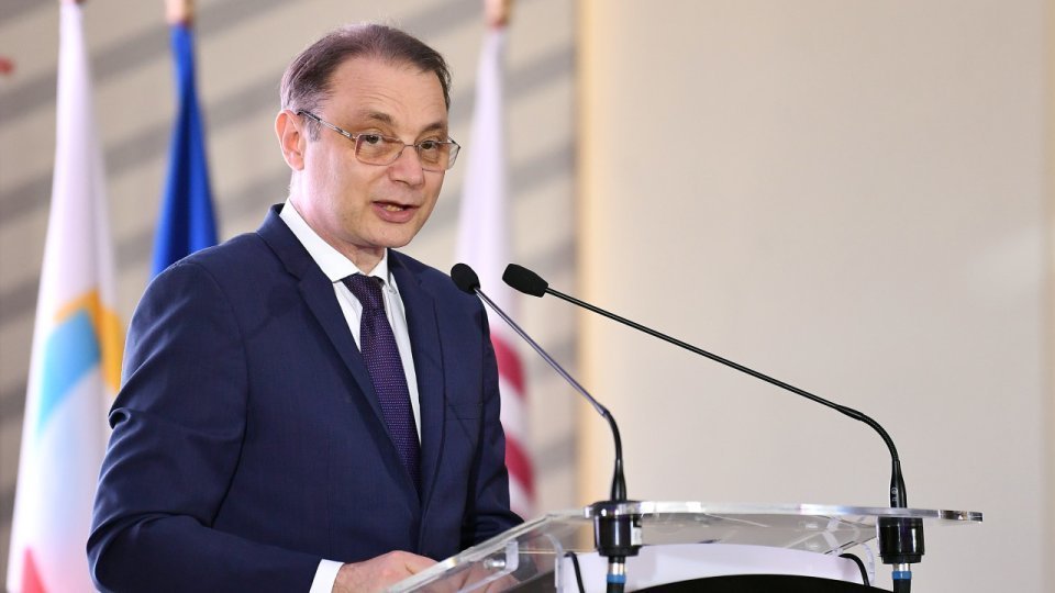 Premierul desemnat, Luca Niculescu, cere votul de încredere Parlamentului