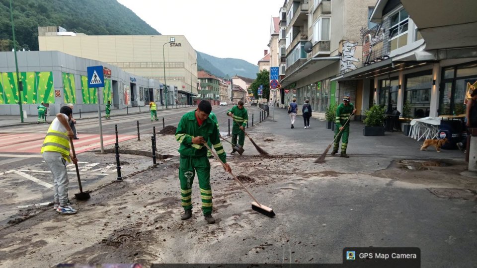 Infrastructura rutieră din Brașov, grav afectată după ploile de joi seara | FOTO