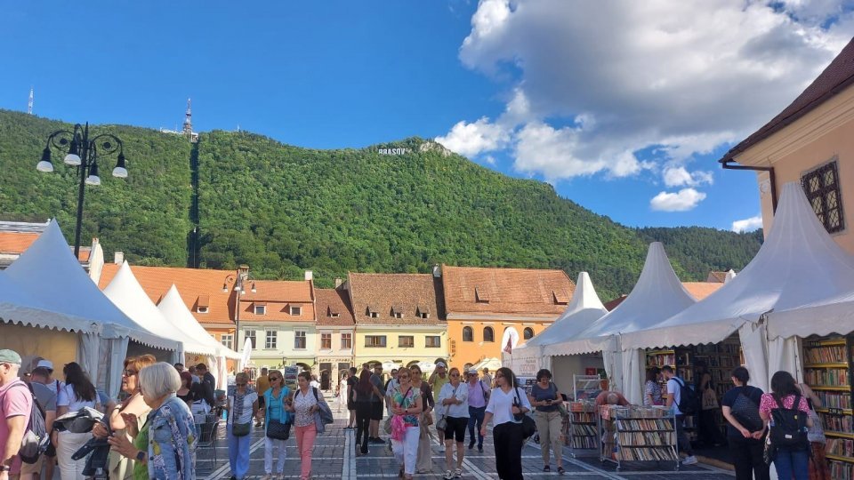 O nouă ediție a Târgului de Carte Gaudeamus Radio România, în Piața Sfatului din Brașov